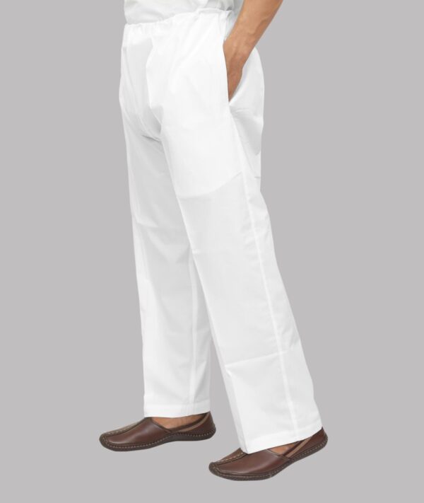 White Saada pyjama with drawstring and side pockets – worn by male model